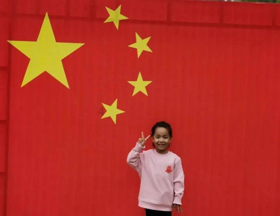 李思:一案一群聊 矛盾线上解